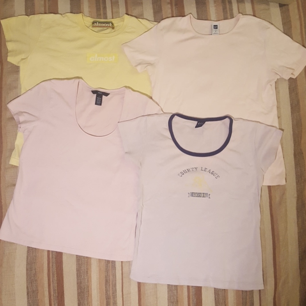 4 t-shirts GAP